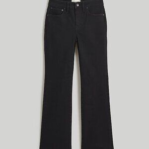 Curvy Kick Out Crop Jean